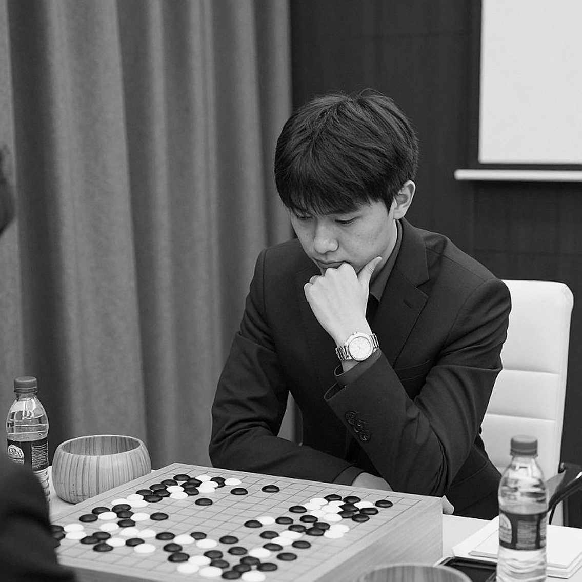 प्राग के 27 मिनिएचर और दस ओपनिंग आर्टिकल: ChessBase Magazine #225 का असली सिग्नल कहाँ है